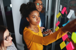 people meet with sticky notes